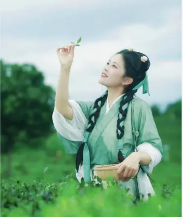 上海秋日银杏交友搭子到底去哪找？我劝你别再一个人瞎逛了