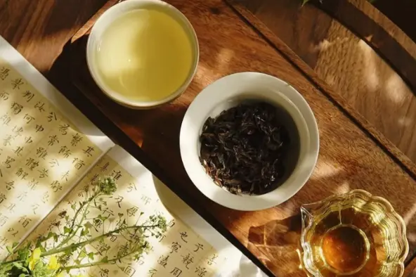 ⚠️白茶受潮了怎么办？先别扔！三步自救法让好茶“起死回生”